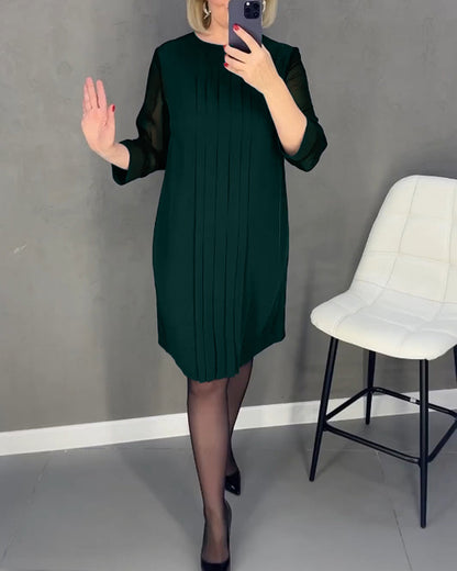 Elżbieta | Elegancka czarna sukienka z plisowanym przodem