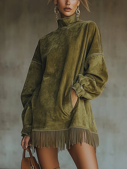 Dorota | Sukienka z miękkiego faux suede z golfem i frędzlami