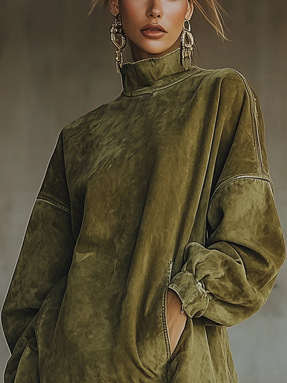 Dorota | Sukienka z miękkiego faux suede z golfem i frędzlami