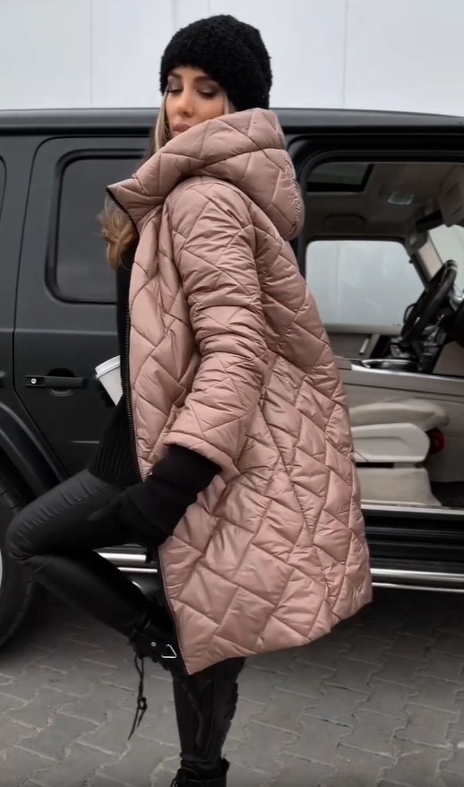 Monika | Elegancka pikowana kurtka puchowa z kapturem